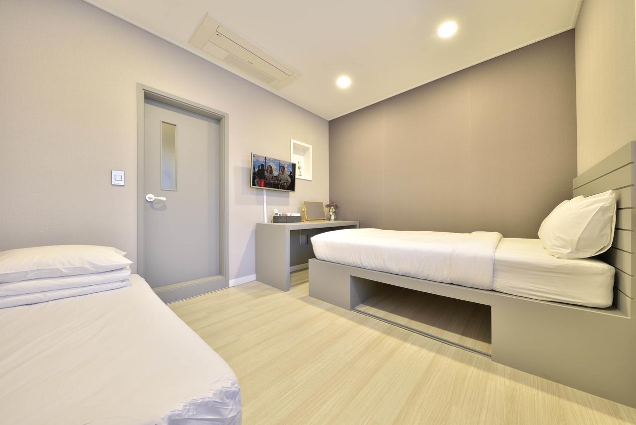 With U Hotel & Guesthouse Sokcho Exterior foto