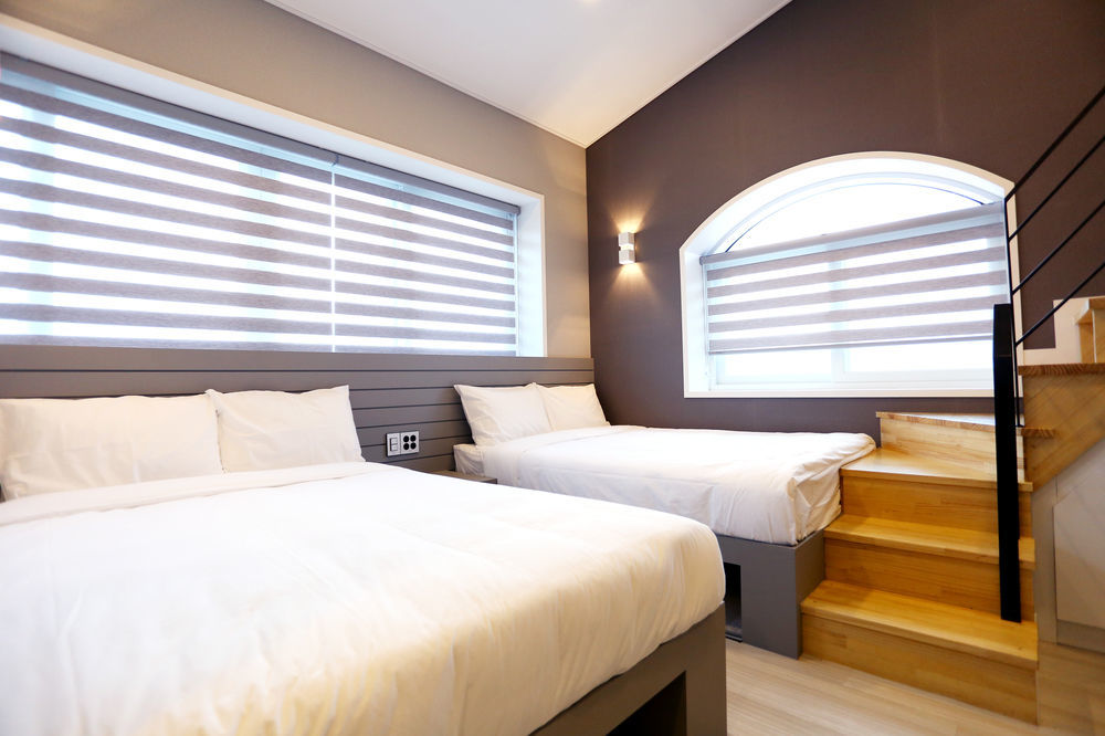 With U Hotel & Guesthouse Sokcho Exterior foto